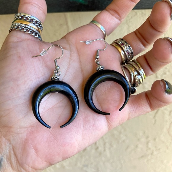 Black buffalo horn crecent moon up side down earrings dangly boho goth celtic - Picture 10 of 12